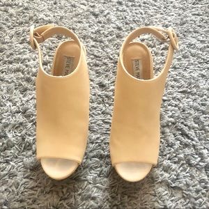Steve Madden Beige Wedges